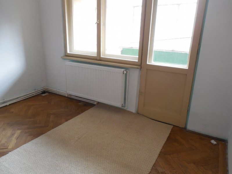  Constanta - Ultracentral - apartament 3 camere decomandate