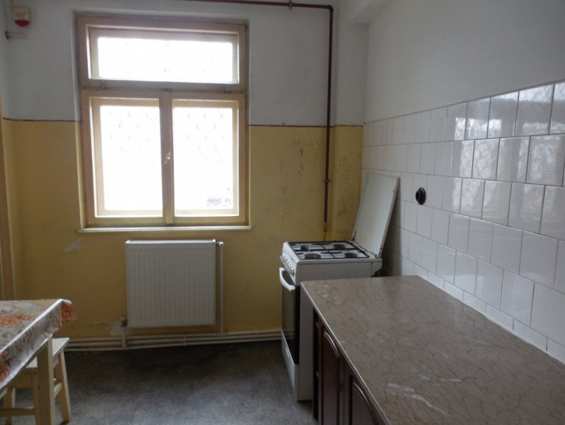  Constanta - Ultracentral - apartament 3 camere decomandate