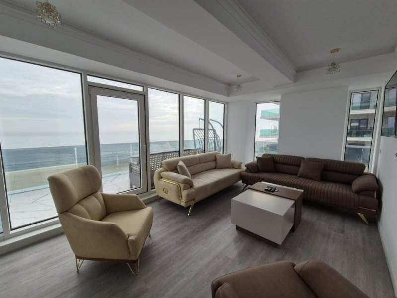 Mamaia - WHITE TITANIC- apartament spectaculos la malul marii