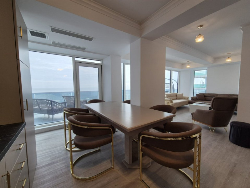 Mamaia - WHITE TITANIC- apartament spectaculos la malul marii