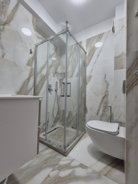 Mamaia - WHITE TITANIC- apartament spectaculos la malul marii