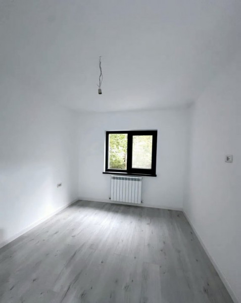 Dacia - Farmacris - 3 camere renovat in totalitate