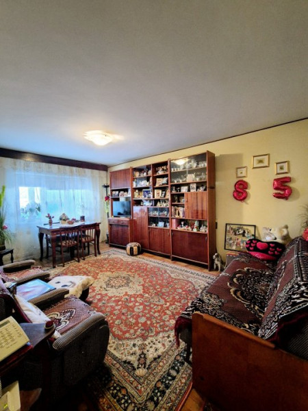 Casa de Cultura - 2 camere decomandate , etaj 1