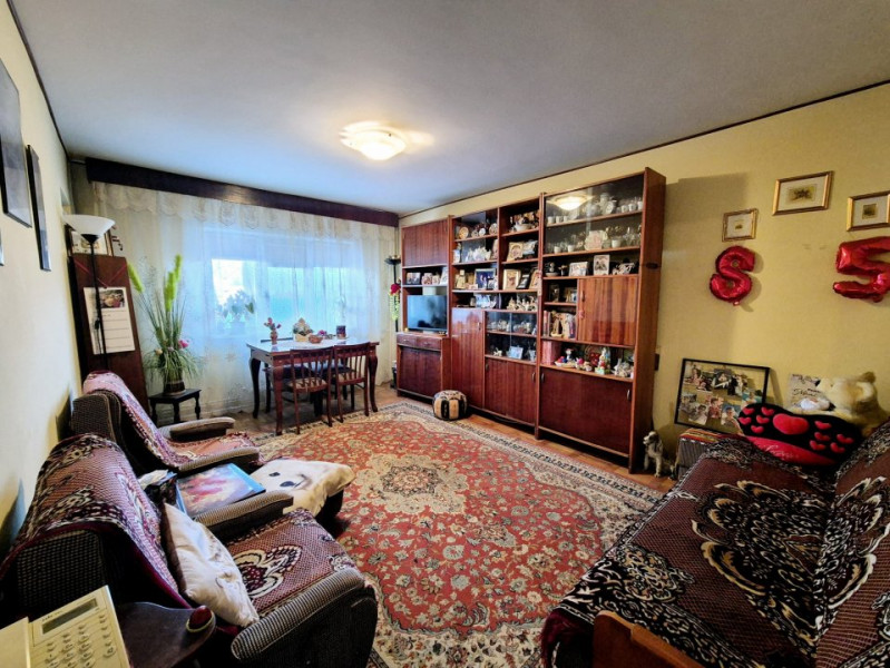 Casa de Cultura - 2 camere decomandate , etaj 1