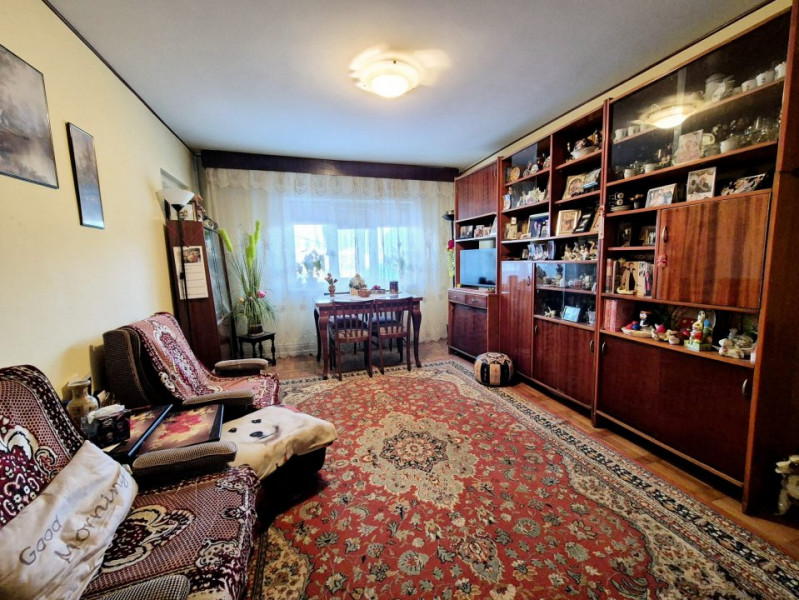 Casa de Cultura - 2 camere decomandate , etaj 1