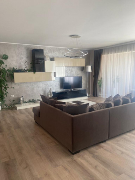 Mamaia Nord - Vila tip duplex P+2 , pe partea marii , la doi pasi de plaja