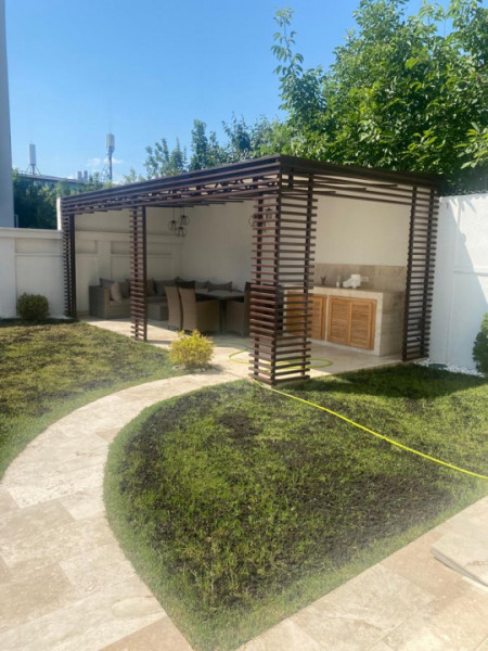 Mamaia Nord - Vila tip duplex P+2 , pe partea marii , la doi pasi de plaja