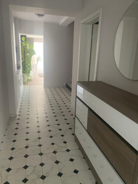 Mamaia Nord - Vila tip duplex P+2 , pe partea marii , la doi pasi de plaja