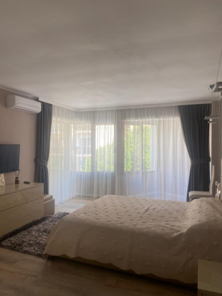 Mamaia Nord - Vila tip duplex P+2 , pe partea marii , la doi pasi de plaja
