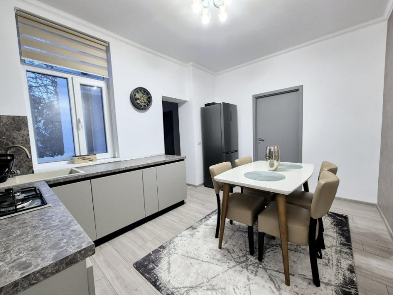 Ultracentral - Etaj de vila cu intrare si curte separata