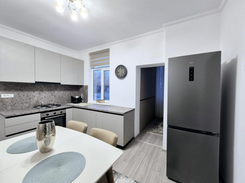 Ultracentral - Etaj de vila cu intrare si curte separata