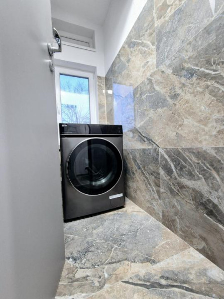 Ultracentral - Etaj de vila cu intrare si curte separata