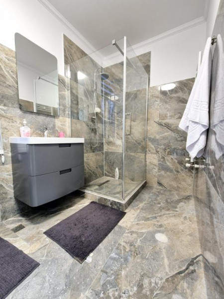 Ultracentral - Etaj de vila cu intrare si curte separata