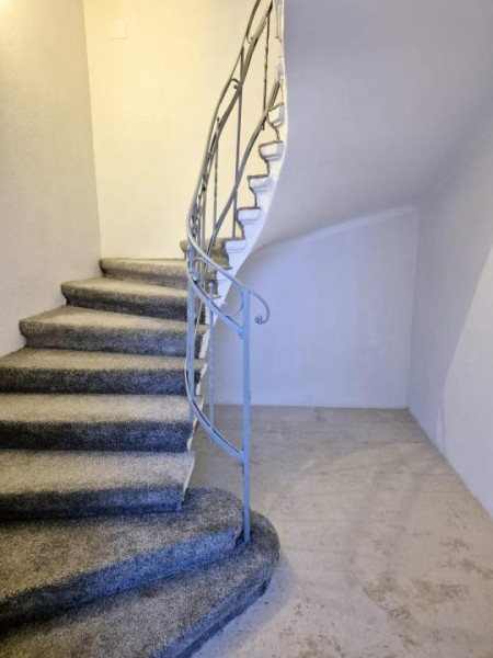 Ultracentral - Etaj de vila cu intrare si curte separata