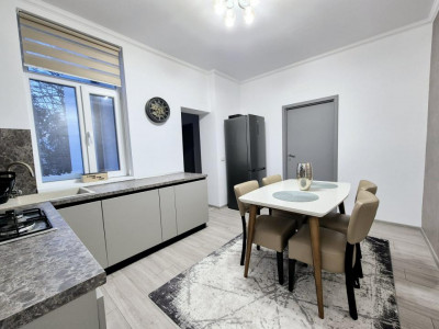 Ultracentral - Etaj de vila cu intrare si curte separata