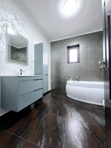 Valu lui Traian - zona linistita - casa moderna cu dotari de lux