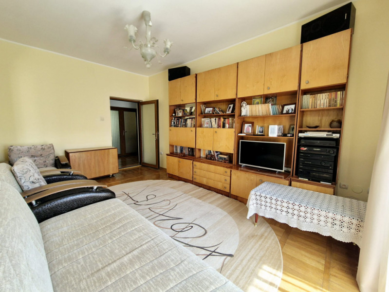 Piata Ovidiu-Comandamentul Marinei-apartament cu farmec aparte si vedere la mare