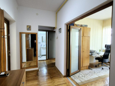 Piata Ovidiu-Comandamentul Marinei-apartament cu farmec aparte si vedere la mare