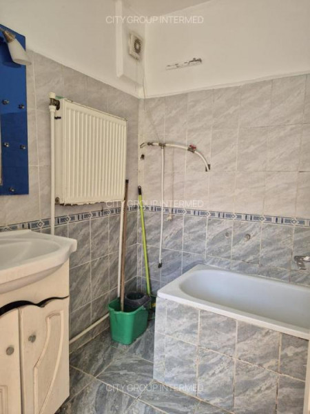 CET - Cumpenei - casa modesta cu teren generos