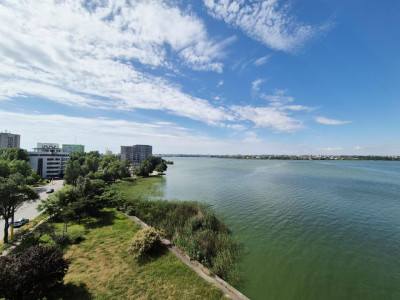 Mamaia - centrul statiunii - 4 camere cu vedere unica pe lac