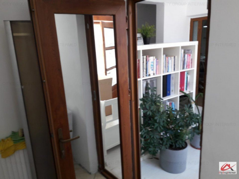 Constanta - Tomis I - casa 4 camere, constructie caramida