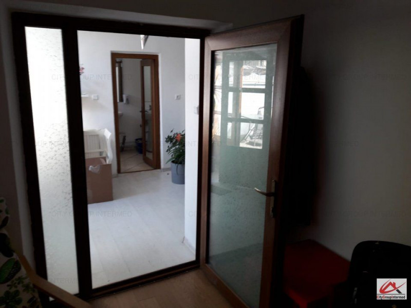 Constanta - Tomis I - casa 4 camere, constructie caramida
